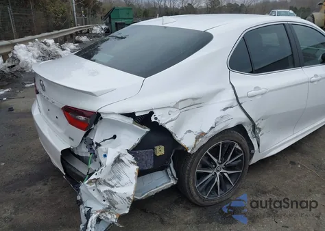 2021 Toyota Camry Se z USA, uszkodzony, nr VIN 4T1G11AK0MU526107